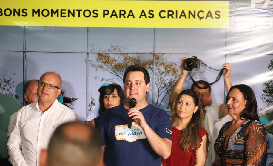 O governador Carlos Massa Ratinho Junior esteve neste sábado em Marumbi, no Vale do Ivaí, para inaugurar a unidade do programa Meu Campinho, espaço de esporte e lazer implantado pelo Governo do Estado no município. Presentes: prefeito de Marumbi, Adhemar Francisco Rejani; secretários: de Saúde, Beto Preto; de Desenvolvimento Urbano, João Calos Ortega; Primeira Dama do Estado, Luciana Saito Massa; apresentador Carlos Massa (ratinho); entre outros.Marumbi, 12-10-19.Foto: Arnaldo Alves / AEN.