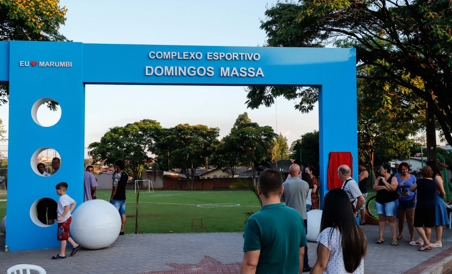 A cidade de Marumbi, no Vale do Ivaí, ganhou uma nova área para esporte e lazer. Neste sábado (12), Dia das Crianças, o governador Carlos Massa Ratinho Junior inaugurou uma unidade do programa Meu Campinho no município. O Governo do Estado investiu R$ 390 mil no espaço, que fica próximo ao conjunto habitacional Ademar Rejani. Além do Meu Campinho, Marumbi também foi a primeira cidade a receber o projeto Cinema na Praça, lançado nesta semana pelo governador.