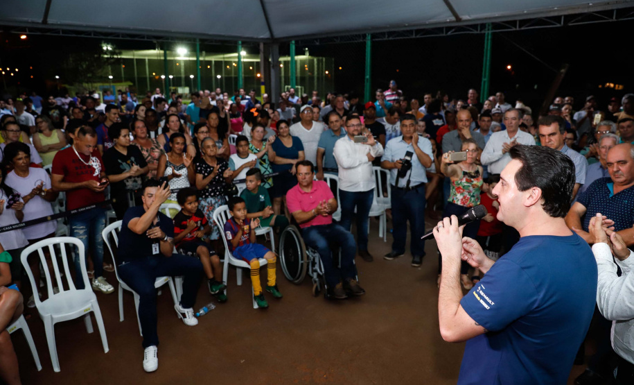 A cidade de Marumbi, no Vale do Ivaí, ganhou uma nova área para esporte e lazer. Neste sábado (12), Dia das Crianças, o governador Carlos Massa Ratinho Junior inaugurou uma unidade do programa Meu Campinho no município. O Governo do Estado investiu R$ 390 mil no espaço, que fica próximo ao conjunto habitacional Ademar Rejani. Além do Meu Campinho, Marumbi também foi a primeira cidade a receber o projeto Cinema na Praça, lançado nesta semana pelo governador.