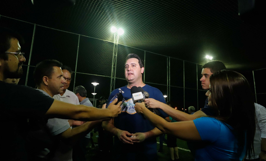 A cidade de Marumbi, no Vale do Ivaí, ganhou uma nova área para esporte e lazer. Neste sábado (12), Dia das Crianças, o governador Carlos Massa Ratinho Junior inaugurou uma unidade do programa Meu Campinho no município. O Governo do Estado investiu R$ 390 mil no espaço, que fica próximo ao conjunto habitacional Ademar Rejani. Além do Meu Campinho, Marumbi também foi a primeira cidade a receber o projeto Cinema na Praça, lançado nesta semana pelo governador.