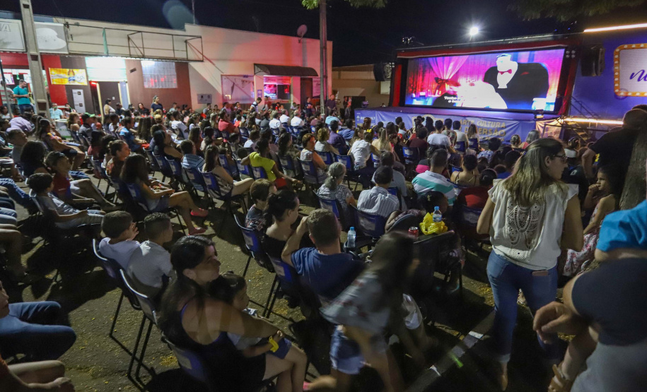 Marumbi é a primeira cidade a receber o programa Cinema na Praça. Presentes no evento: prefeito de Marumbi, Adhemar Francisco Rejani; Primeira Dama do Estado, Luciana Saito Massa; entre outros. N/F: Lucas Henrique Muniz.Marumbi, 12-10-19.Foto: Arnaldo Alves / AEN.