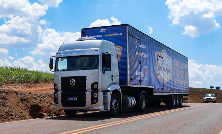 Noite de céu aberto, temperatura próxima a 30ºC e um filme na telona para todos assistirem de graça. O município de Marumbi, no Vale do Ivaí, foi o primeiro a receber o programa Cinema na Praça, uma iniciativa do Governo do Paraná e da Renault do Brasil, que propõe levar diversão e cultura para cidades pequenas que não possuem cinemas de rua ou em centros comerciais.