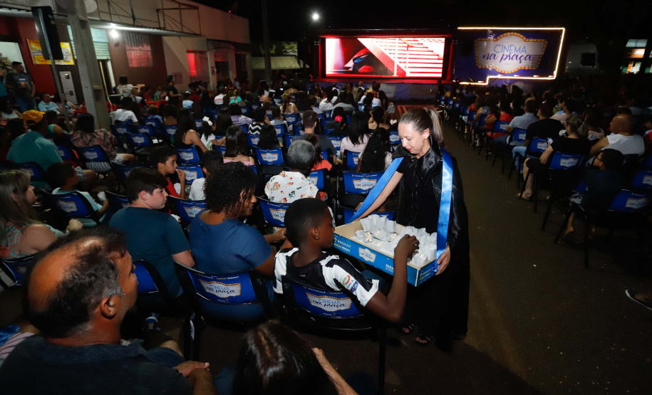 Noite de céu aberto, temperatura próxima a 30ºC e um filme na telona para todos assistirem de graça. O município de Marumbi, no Vale do Ivaí, foi o primeiro a receber o programa Cinema na Praça, uma iniciativa do Governo do Paraná e da Renault do Brasil, que propõe levar diversão e cultura para cidades pequenas que não possuem cinemas de rua ou em centros comerciais.