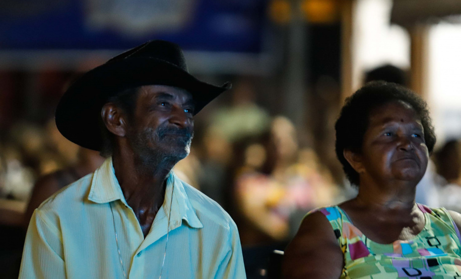 Noite de céu aberto, temperatura próxima a 30ºC e um filme na telona para todos assistirem de graça. O município de Marumbi, no Vale do Ivaí, foi o primeiro a receber o programa Cinema na Praça, uma iniciativa do Governo do Paraná e da Renault do Brasil, que propõe levar diversão e cultura para cidades pequenas que não possuem cinemas de rua ou em centros comerciais.
