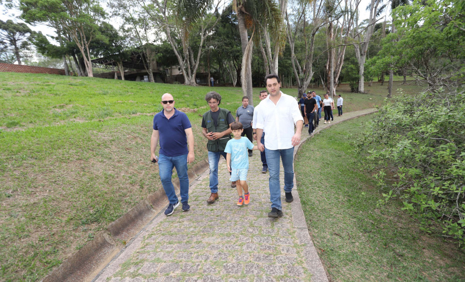 O governador Carlos Massa Ratinho Junior acompanha neste domingo (13) o Festival de Balonismo, que acontece no Parque Estadual de Vila Velha, em Ponta Grossa. Presente: prefeito de Ponta Grossa, Marcelo Rangel; secretário de Desenvolvimento Sustentável e Turismo, Márcio Nunes; Sandro Alex; entre outros.Ponta Grossa, 13-10-19.Foto: Arnaldo Alves / AEN.