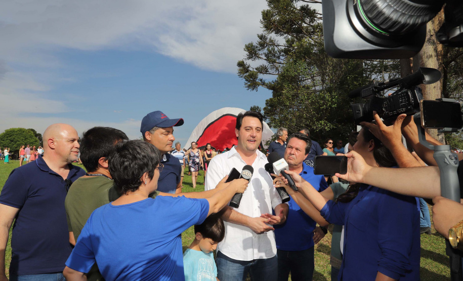 O governador Carlos Massa Ratinho Junior acompanha neste domingo (13) o Festival de Balonismo, que acontece no Parque Estadual de Vila Velha, em Ponta Grossa. Presente: prefeito de Ponta Grossa, Marcelo Rangel; secretário de Desenvolvimento Sustentável e Turismo, Márcio Nunes; Sandro Alex; entre outros.Ponta Grossa, 13-10-19.Foto: Arnaldo Alves / AEN.
