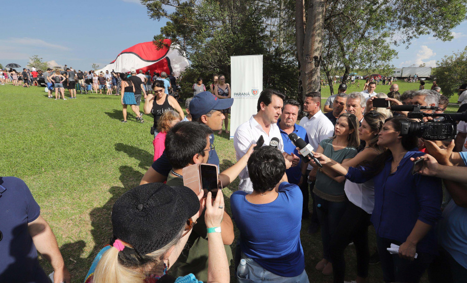 O governador Carlos Massa Ratinho Junior acompanha neste domingo (13) o Festival de Balonismo, que acontece no Parque Estadual de Vila Velha, em Ponta Grossa. Presente: prefeito de Ponta Grossa, Marcelo Rangel; secretário de Desenvolvimento Sustentável e Turismo, Márcio Nunes; Sandro Alex; entre outros.Ponta Grossa, 13-10-19.Foto: Arnaldo Alves / AEN.