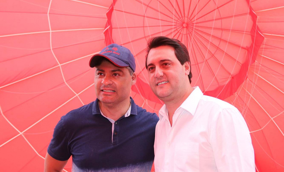 O governador Carlos Massa Ratinho Junior acompanha neste domingo (13) o Festival de Balonismo, que acontece no Parque Estadual de Vila Velha, em Ponta Grossa. Presente: prefeito de Ponta Grossa, Marcelo Rangel; secretário de Desenvolvimento Sustentável e Turismo, Márcio Nunes; Sandro Alex; entre outros.Ponta Grossa, 13-10-19.Foto: Arnaldo Alves / AEN.