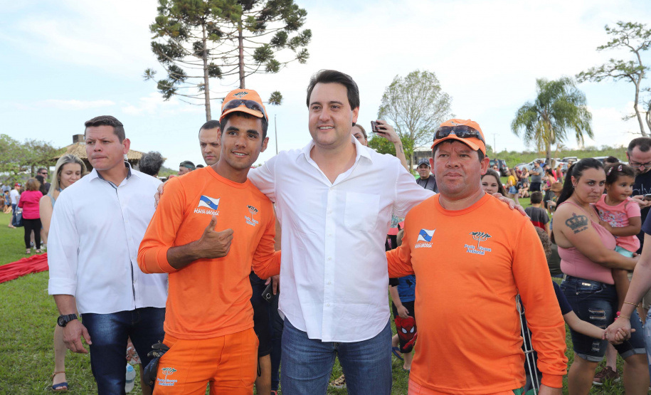 O governador Carlos Massa Ratinho Junior acompanha neste domingo (13) o Festival de Balonismo, que acontece no Parque Estadual de Vila Velha, em Ponta Grossa. Presente: prefeito de Ponta Grossa, Marcelo Rangel; secretário de Desenvolvimento Sustentável e Turismo, Márcio Nunes; Sandro Alex; entre outros.Ponta Grossa, 13-10-19.Foto: Arnaldo Alves / AEN.