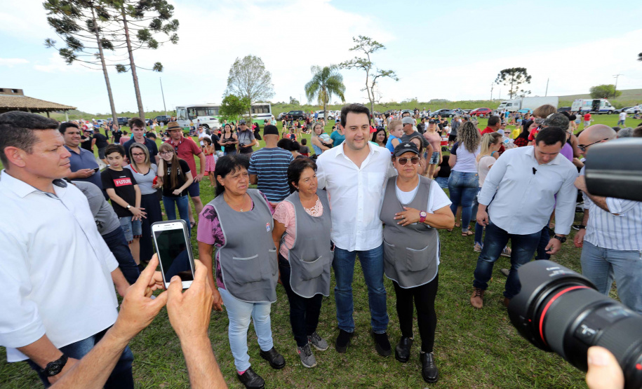 O governador Carlos Massa Ratinho Junior acompanha neste domingo (13) o Festival de Balonismo, que acontece no Parque Estadual de Vila Velha, em Ponta Grossa. Presente: prefeito de Ponta Grossa, Marcelo Rangel; secretário de Desenvolvimento Sustentável e Turismo, Márcio Nunes; Sandro Alex; entre outros.Ponta Grossa, 13-10-19.Foto: Arnaldo Alves / AEN.