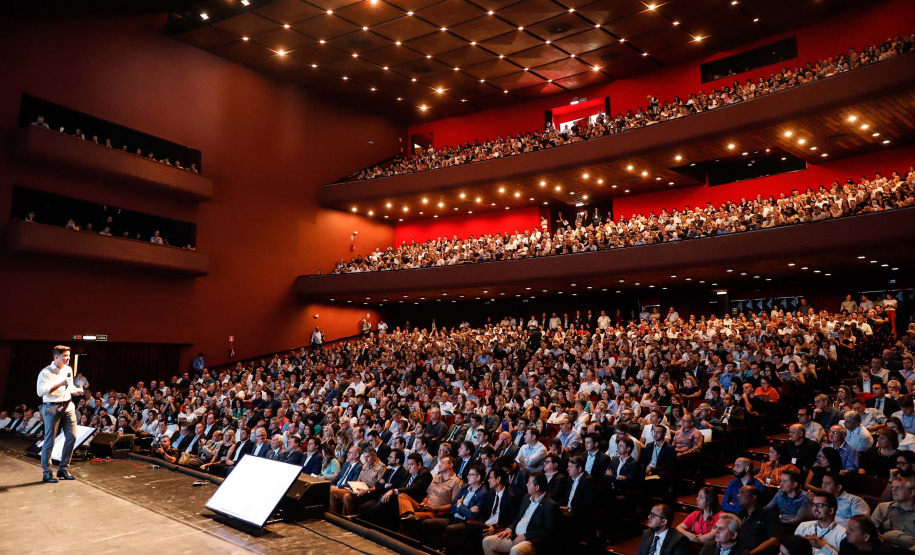 Governo 5.0 – Inovação a Serviço da População, Como Fazer Diferente, Como Pensar Diferente. Na foto, o chefe da Casa Civil, Guto Silva.