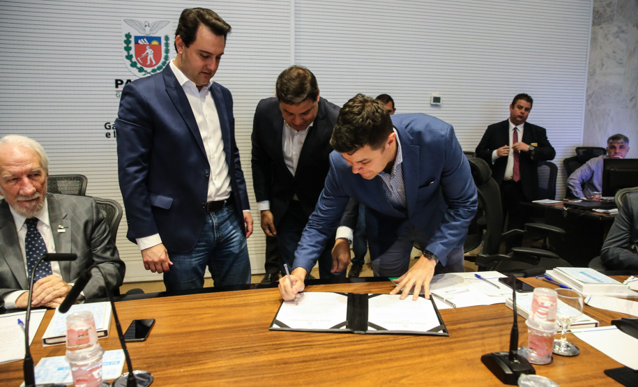 O governador Carlos Massa Ratinho Junior participa nesta terça-feira (15) da reunião com a equipe de governo.  15/10/2019 - Foto: Geraldo Bubniak/AEN