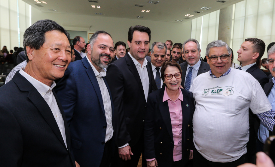 O governador Carlos Massa Ratinho Junior e a ministra da Agricultura, Pecuária e Abastecimento, Tereza Cristina, anunciam nesta terça-feira (15), no Palácio Iguaçu, em Curitiba, a suspensão das campanhas de vacinação contra febre aftosa em rebanhos bovinos e de bufalinos no Paraná. Curitiba, 14/10/2019 - Foto: Geraldo Bubniak/AEN