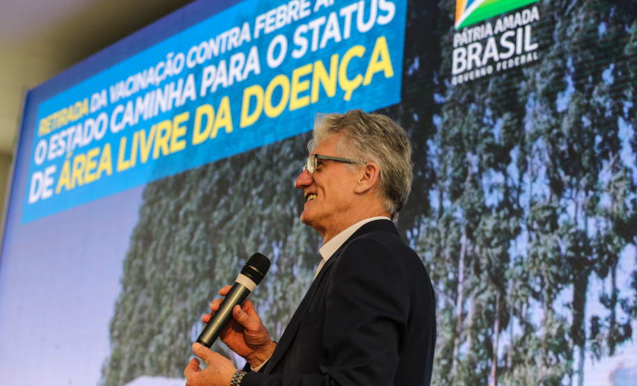 O governador Carlos Massa Ratinho Junior e a ministra da Agricultura, Pecuária e Abastecimento, Tereza Cristina, anunciam nesta terça-feira (15), no Palácio Iguaçu, em Curitiba, a suspensão das campanhas de vacinação contra febre aftosa em rebanhos bovinos e de bufalinos no Paraná. Curitiba, 14/10/2019 - Foto: Geraldo Bubniak/AEN