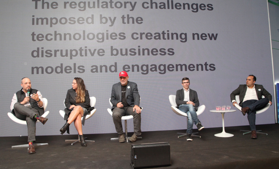 Como um investidor Anjo e organizações que trabalham com aceleração de startups selecionam projetos para apoiar? A questão foi tema do debate que encerrou o primeiro dia da Semana Paraná Inovador, na noite de terça-feira (15), no Palácio Iguaçu