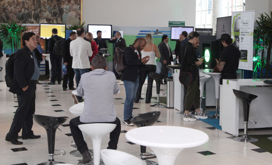 Como um investidor Anjo e organizações que trabalham com aceleração de startups selecionam projetos para apoiar? A questão foi tema do debate que encerrou o primeiro dia da Semana Paraná Inovador, na noite de terça-feira (15), no Palácio Iguaçu