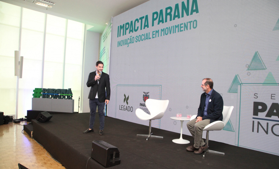 O Governo do Estado abriu espaço para novos empreendedores mostrarem seus negócios na Semana Paraná Inovador. Nesta quarta-feira (16), a rodada de apresentações Impacta Paraná - Inovação Social em Movimento levou para o Palácio Iguaçu pessoas que encontraram soluções que ajudam as pessoas nas áreas de saúde, meio ambiente e acessibilidade.Foto: Ari Dias/AEN