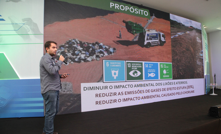 O Governo do Estado abriu espaço para novos empreendedores mostrarem seus negócios na Semana Paraná Inovador. Nesta quarta-feira (16), a rodada de apresentações Impacta Paraná - Inovação Social em Movimento levou para o Palácio Iguaçu pessoas que encontraram soluções que ajudam as pessoas nas áreas de saúde, meio ambiente e acessibilidade.Foto: Ari Dias/AEN