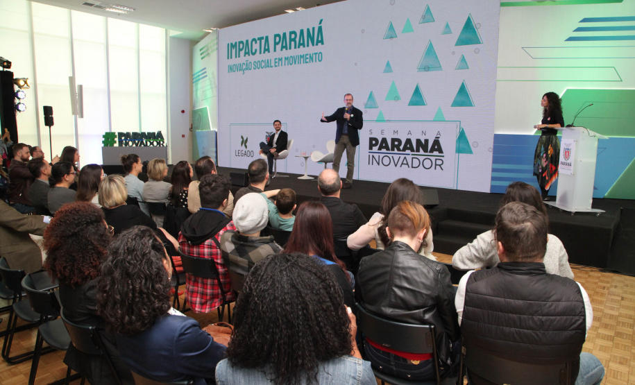 O Governo do Estado abriu espaço para novos empreendedores mostrarem seus negócios na Semana Paraná Inovador. Nesta quarta-feira (16), a rodada de apresentações Impacta Paraná - Inovação Social em Movimento levou para o Palácio Iguaçu pessoas que encontraram soluções que ajudam as pessoas nas áreas de saúde, meio ambiente e acessibilidade.Foto: Ari Dias/AEN