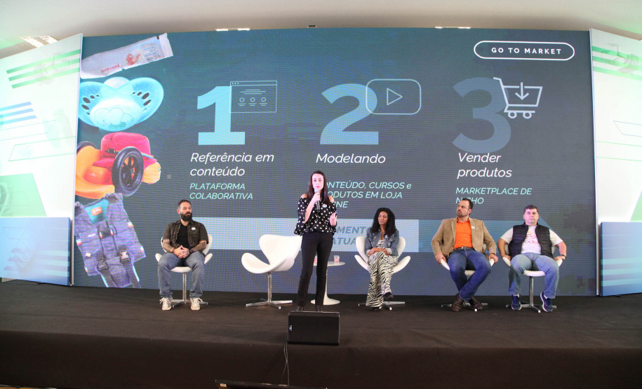 O Governo do Estado abriu espaço para novos empreendedores mostrarem seus negócios na Semana Paraná Inovador. Nesta quarta-feira (16), a rodada de apresentações Impacta Paraná - Inovação Social em Movimento levou para o Palácio Iguaçu pessoas que encontraram soluções que ajudam as pessoas nas áreas de saúde, meio ambiente e acessibilidade.Foto: Ari Dias/AEN