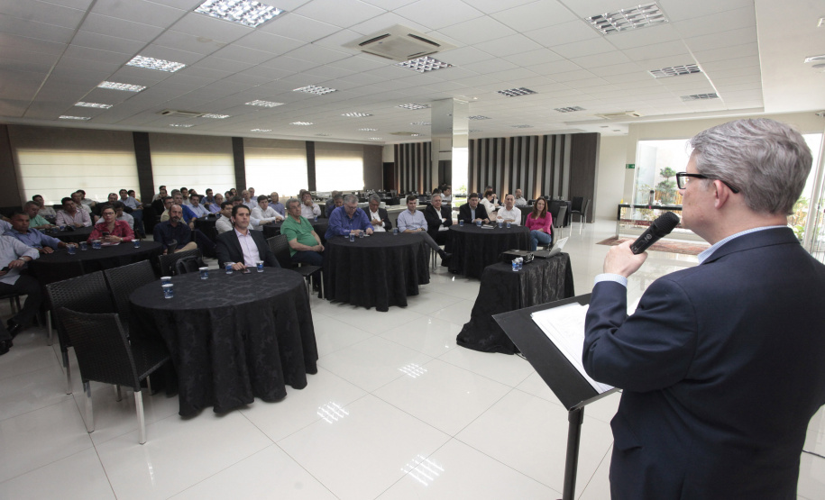 Empresas das áreas de agrotecnologia e tecnologias sustentáveis interessadas em se instalar no Parque Tecnológico de Maringá têm até 19 de dezembro para apresentar suas propostas ao Instituto de Tecnologia do Paraná (Tecpar). O novo prazo foi anunciado nesta quarta-feira (16) pelo diretor-presidente do instituto, Jorge Callado, durante reunião com empresários e lideranças da região, na sede da Associação Comercial e Empresarial de Maringá (Acim). Foto: ACIM Maringá.