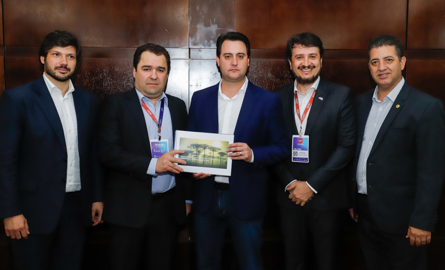 As medidas do Governo que contribuem para o Paraná atrair investimentos e apresentar desempenho positivo em indicadores como o crescimento da produção industrial e a abertura de empregos, foram tema da palestra do governador Carlos Massa Ratinho Junior, nesta quarta-feira (16), para empresários de Londrina e região.