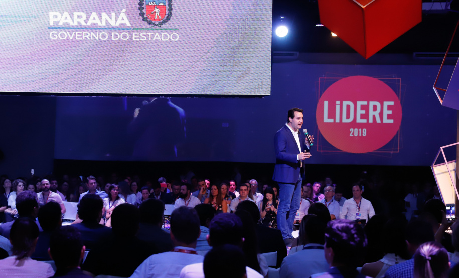 As medidas do Governo que contribuem para o Paraná atrair investimentos e apresentar desempenho positivo em indicadores como o crescimento da produção industrial e a abertura de empregos, foram tema da palestra do governador Carlos Massa Ratinho Junior, nesta quarta-feira (16), para empresários de Londrina e região.