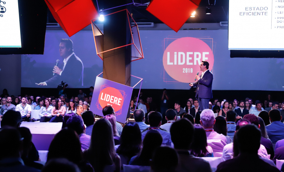 As medidas do Governo que contribuem para o Paraná atrair investimentos e apresentar desempenho positivo em indicadores como o crescimento da produção industrial e a abertura de empregos, foram tema da palestra do governador Carlos Massa Ratinho Junior, nesta quarta-feira (16), para empresários de Londrina e região.