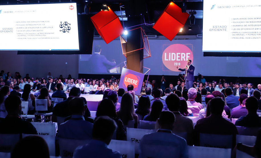 As medidas do Governo que contribuem para o Paraná atrair investimentos e apresentar desempenho positivo em indicadores como o crescimento da produção industrial e a abertura de empregos, foram tema da palestra do governador Carlos Massa Ratinho Junior, nesta quarta-feira (16), para empresários de Londrina e região.