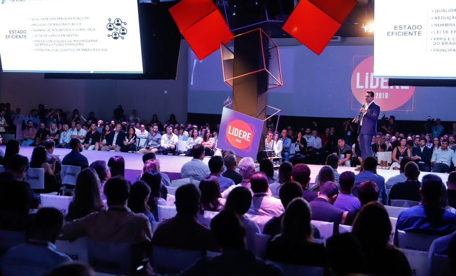 As medidas do Governo que contribuem para o Paraná atrair investimentos e apresentar desempenho positivo em indicadores como o crescimento da produção industrial e a abertura de empregos, foram tema da palestra do governador Carlos Massa Ratinho Junior, nesta quarta-feira (16), para empresários de Londrina e região.