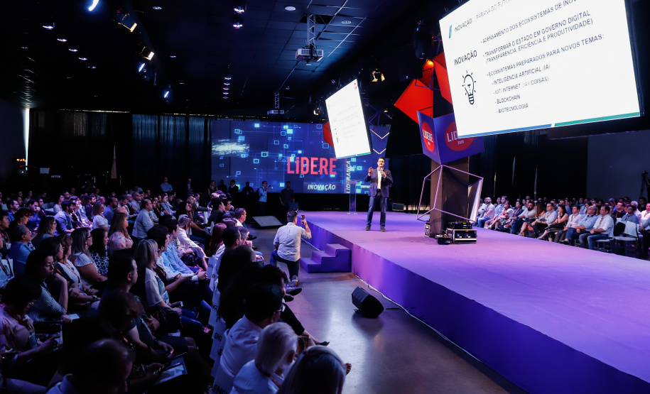 As medidas do Governo que contribuem para o Paraná atrair investimentos e apresentar desempenho positivo em indicadores como o crescimento da produção industrial e a abertura de empregos, foram tema da palestra do governador Carlos Massa Ratinho Junior, nesta quarta-feira (16), para empresários de Londrina e região.