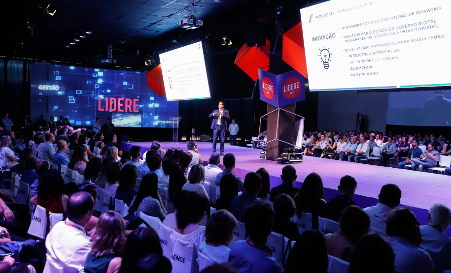 As medidas do Governo que contribuem para o Paraná atrair investimentos e apresentar desempenho positivo em indicadores como o crescimento da produção industrial e a abertura de empregos, foram tema da palestra do governador Carlos Massa Ratinho Junior, nesta quarta-feira (16), para empresários de Londrina e região.