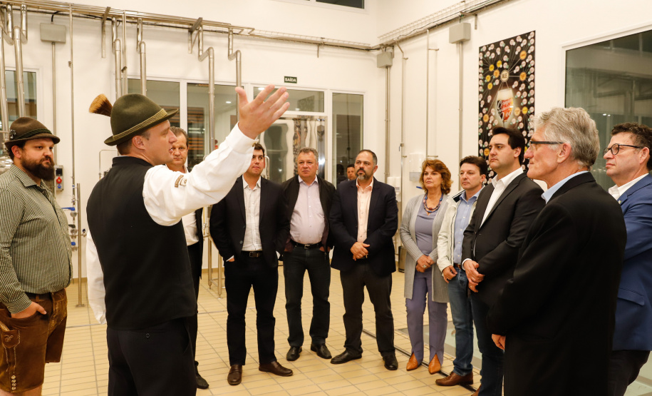 O governador Carlos Massa Ratinho Junior participou nesta quarta-feira (16) da inauguração do centro de treinamento e desenvolvimento de novos produtos para os segmentos de panificação e cervejaria Akademie Ireks & Agrária, em Guarapuava, no Centro-Sul do Estado. O centro é uma parceria entre a Ireks do Brasil (empresa de origem alemã) e a Cooperativa Agrária e foi idealizado para que os clientes dessas marcas possam testar e aprimorar seus produtos antes de lançá-los no mercado.