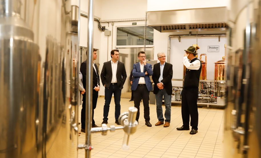 O governador Carlos Massa Ratinho Junior participou nesta quarta-feira (16) da inauguração do centro de treinamento e desenvolvimento de novos produtos para os segmentos de panificação e cervejaria Akademie Ireks & Agrária, em Guarapuava, no Centro-Sul do Estado. O centro é uma parceria entre a Ireks do Brasil (empresa de origem alemã) e a Cooperativa Agrária e foi idealizado para que os clientes dessas marcas possam testar e aprimorar seus produtos antes de lançá-los no mercado.