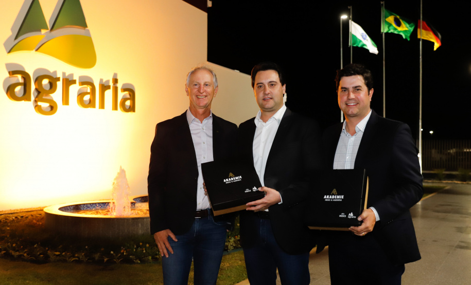 O governador Carlos Massa Ratinho Junior participou nesta quarta-feira (16) da inauguração do centro de treinamento e desenvolvimento de novos produtos para os segmentos de panificação e cervejaria Akademie Ireks & Agrária, em Guarapuava, no Centro-Sul do Estado. O centro é uma parceria entre a Ireks do Brasil (empresa de origem alemã) e a Cooperativa Agrária e foi idealizado para que os clientes dessas marcas possam testar e aprimorar seus produtos antes de lançá-los no mercado.