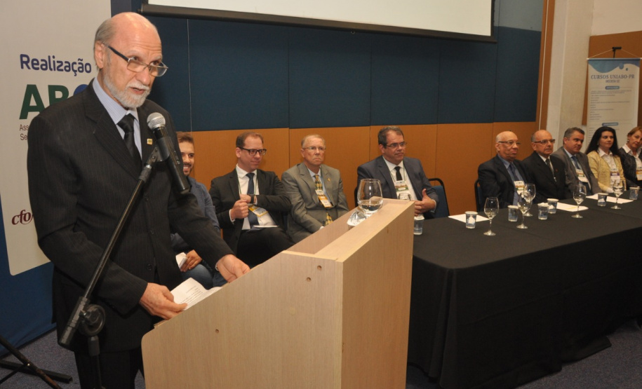 Até esta sexta-feira (18) acontece em Curitiba o Encontro Paranaense de Administradores e Técnicos em Saúde Pública Odontológica (Epatespo) e o XIV Congresso Internacional de Odontologia do Paraná (Ciopar). A Secretaria de Estado da Saúde é organizadora do encontro e participa do Ciopar com 200 odontólogos.Foto: Divulgação/SESA
