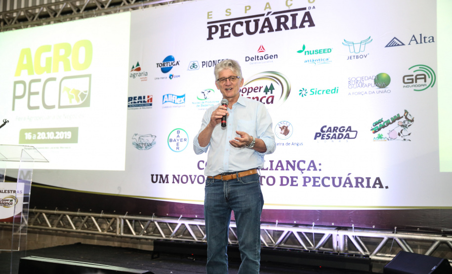 O governador Carlos Massa Ratinho Junior participa nesta quinta-feira (17),  no Parque de Exposições Lacerda Werneck, em Guarapuava, da primeira edição da Agropec, evento voltado a produtores rurais da região e que reúne palestras técnicas, leilões de animais e culinária tropeira e regional. Na foto, Norberto Ortigara, secretário da Agricultura e do Abastecimento do Paraná.Guarapuava, 17/10/2019 -  Foto: Geraldo Bubniak/AEN
