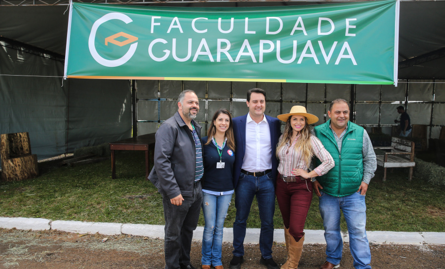 O governador Carlos Massa Ratinho Junior participa nesta quinta-feira (17),  no Parque de Exposições Lacerda Werneck, em Guarapuava, da primeira edição da Agropec, evento voltado a produtores rurais da região e que reúne palestras técnicas, leilões de animais e culinária tropeira e regional. Guarapuava, 17/10/2019 -  Foto: Geraldo Bubniak/AEN