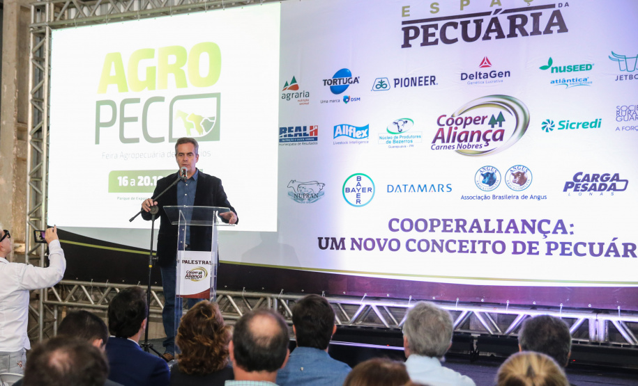 O governador Carlos Massa Ratinho Junior participa nesta quinta-feira (17),  no Parque de Exposições Lacerda Werneck, em Guarapuava, da primeira edição da Agropec, evento voltado a produtores rurais da região e que reúne palestras técnicas, leilões de animais e culinária tropeira e regional. Na foto o presidente da Sociedade Rural de Guararpuava, Claudio Marques Azevedo.Guarapuava, 17/10/2019 -  Foto: Geraldo Bubniak/AEN