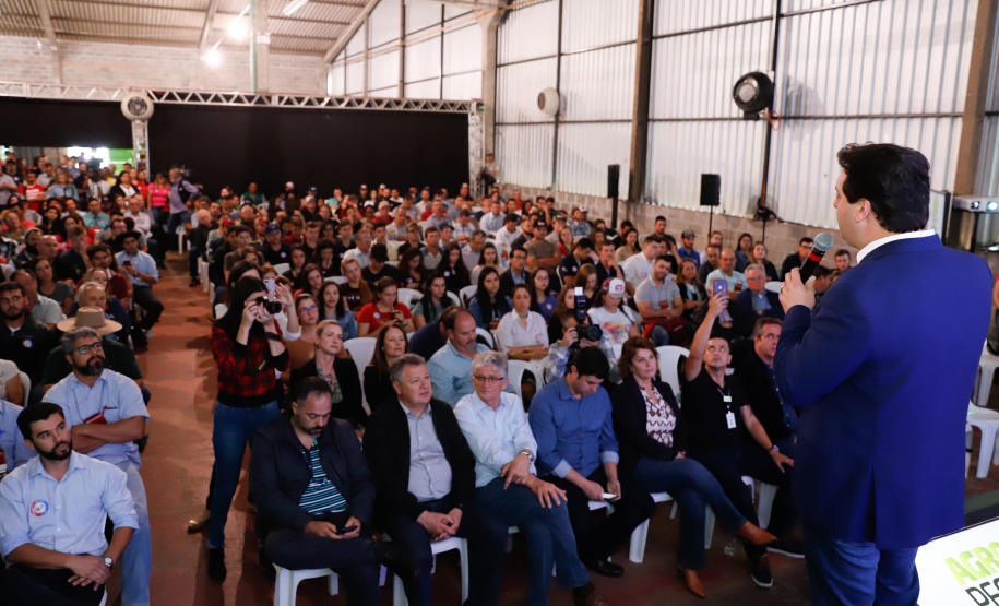 O governador Carlos Massa Ratinho Junior esteve nesta quinta-feira (17) na Agropec, nova feira agrotécnica de Guarapuava, na região central do Estado. No encontro com produtores, na abertura do evento, o governador destacou o fim da vacinação contra a febre aftosa no Paraná e disse que a região Centro-Sul será beneficiada pela medida.
