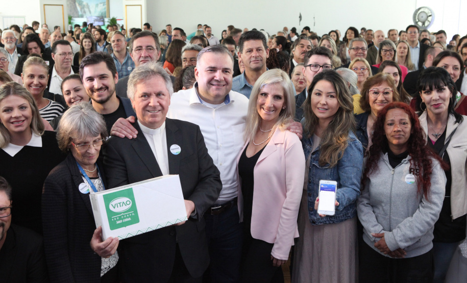 O Governo do Estado lançou nesta quinta-feira (17) o Paraná Solidário, aplicativo criado especialmente para promover a doação direta entre os cidadãos e as entidades beneficentes. A tecnologia, idealizada pela Secretaria da Justiça, Família e Trabalho, com apoio técnico da Celepar, é uma ponte entre empresas e pessoas físicas que queiram doar para instituições produtos como alimentos, roupas, móveis, eletrodomésticos, ração para animais. Foto: Ari Dias/AEN