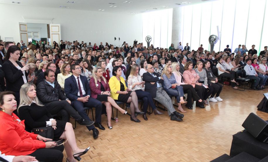 O Governo do Estado lançou nesta quinta-feira (17) o Paraná Solidário, aplicativo criado especialmente para promover a doação direta entre os cidadãos e as entidades beneficentes. A tecnologia, idealizada pela Secretaria da Justiça, Família e Trabalho, com apoio técnico da Celepar, é uma ponte entre empresas e pessoas físicas que queiram doar para instituições produtos como alimentos, roupas, móveis, eletrodomésticos, ração para animais. Foto: Ari Dias/AEN