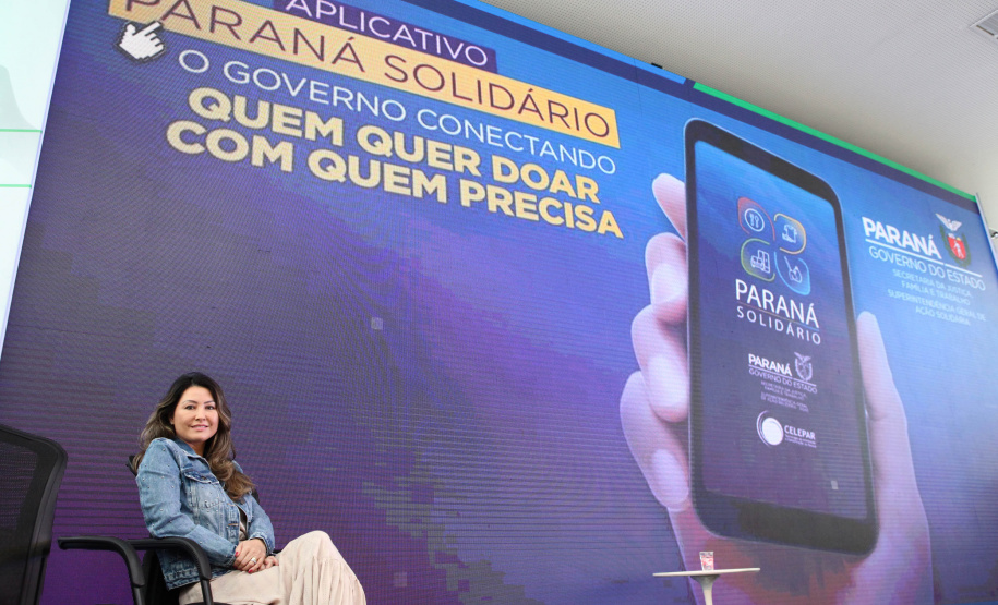 O Governo do Estado lançou nesta quinta-feira (17) o Paraná Solidário, aplicativo criado especialmente para promover a doação direta entre os cidadãos e as entidades beneficentes. A tecnologia, idealizada pela Secretaria da Justiça, Família e Trabalho, com apoio técnico da Celepar, é uma ponte entre empresas e pessoas físicas que queiram doar para instituições produtos como alimentos, roupas, móveis, eletrodomésticos, ração para animais. Foto: Ari Dias/AEN