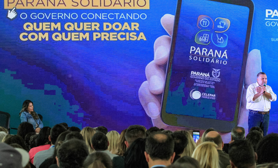 O Governo do Estado lançou nesta quinta-feira (17) o Paraná Solidário, aplicativo criado especialmente para promover a doação direta entre os cidadãos e as entidades beneficentes. A tecnologia, idealizada pela Secretaria da Justiça, Família e Trabalho, com apoio técnico da Celepar, é uma ponte entre empresas e pessoas físicas que queiram doar para instituições produtos como alimentos, roupas, móveis, eletrodomésticos, ração para animais. Foto: Valdelino Pontes