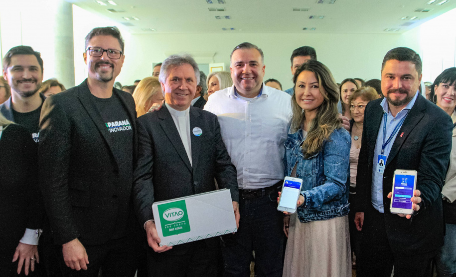 O Governo do Estado lançou nesta quinta-feira (17) o Paraná Solidário, aplicativo criado especialmente para promover a doação direta entre os cidadãos e as entidades beneficentes. A tecnologia, idealizada pela Secretaria da Justiça, Família e Trabalho, com apoio técnico da Celepar, é uma ponte entre empresas e pessoas físicas que queiram doar para instituições produtos como alimentos, roupas, móveis, eletrodomésticos, ração para animais. Foto: Valdelino Pontes