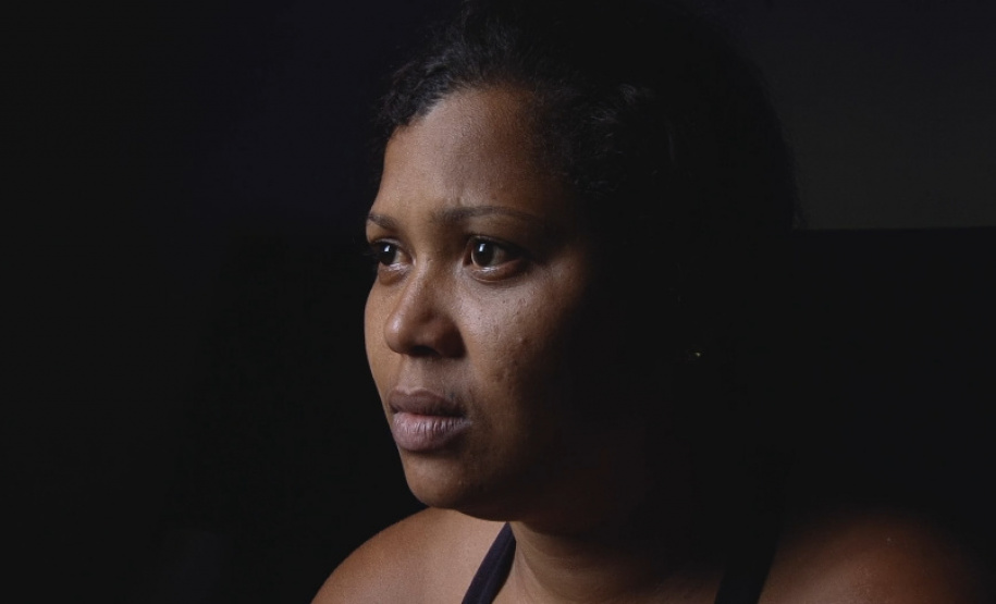 18/10 | SEXTA
17h | Baronesa
Direção de Juliana Antunes
2018, 1h13 min
Sinopse: Andreia quer se mudar. Leid espera pelo marido preso. Vizinhas em um bairro na periferia de Belo Horizonte, elas tentam se desviar dos perigos de uma guerra do tráfico e evitar as tragédias trazidas junto com a chuva.