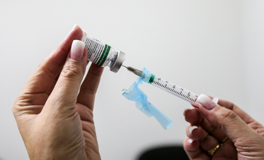 Saúde alerta sobre perigo da desinformação sobre vacinas. Foto: Geraldo Bubniak/AEN