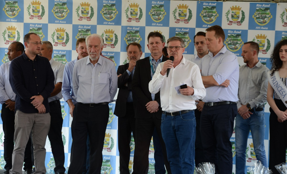 Quarenta e oito famílias de Rio Azul, na região Centro-Sul do Paraná, receberam nesta quinta-feira (17) as chaves de suas moradias. Elas são as novas moradoras do Residencial Rio Azul VII, empreendimento construído em uma parceria do Governo do Paraná, Governo Federal e prefeitura de Rio Azul. O empreendimento foi inaugurado com a presença do vice-governador Darci Piana.Foto: Guilherme Santos / Cohapar