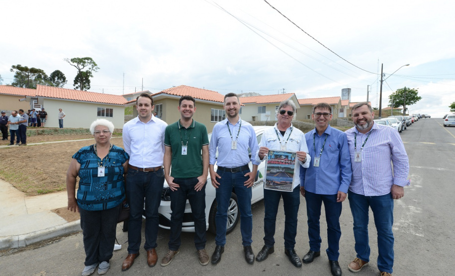 Quarenta e oito famílias de Rio Azul, na região Centro-Sul do Paraná, receberam nesta quinta-feira (17) as chaves de suas moradias. Elas são as novas moradoras do Residencial Rio Azul VII, empreendimento construído em uma parceria do Governo do Paraná, Governo Federal e prefeitura de Rio Azul. O empreendimento foi inaugurado com a presença do vice-governador Darci Piana.Foto: Guilherme Santos / Cohapar