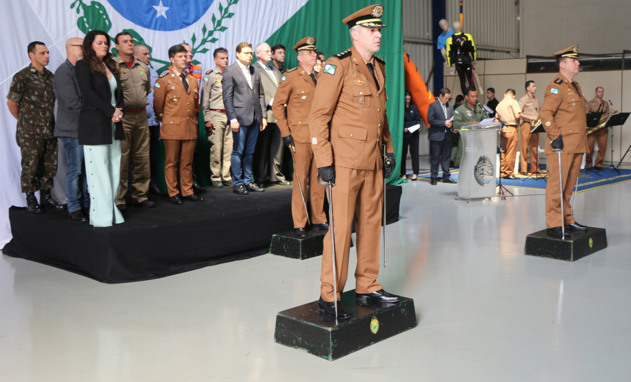 O tenente-coronel Júlio Cesar Pucci dos Santos assumiu nesta quinta-feira (17) o comando do Batalhão de Polícia Militar de Operações Aéreas (BPMOA). O evento aconteceu na sede do BPMOA, no Hangar 12 do Aeroporto Bacacheri, em Curitiba. Autoridades políticas e militares estiveram no evento.
